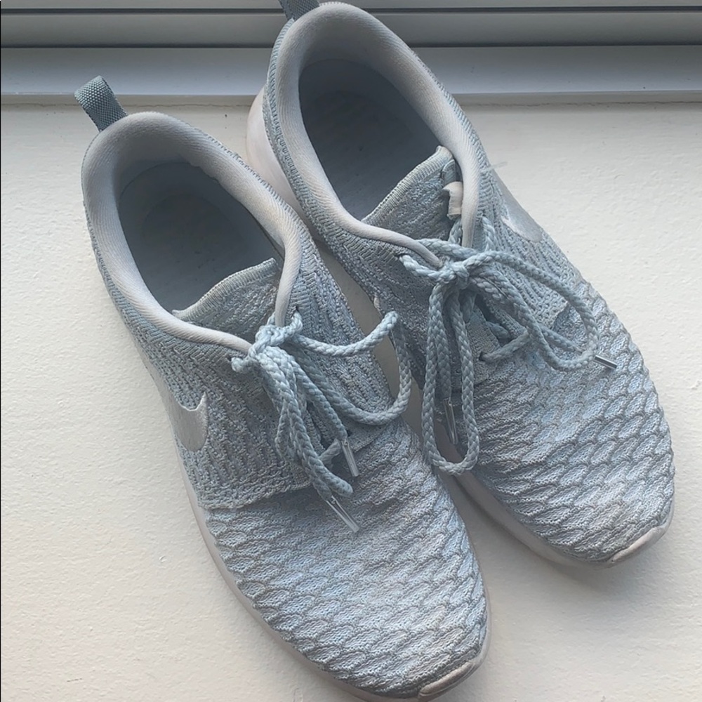 Nike Flyknit Roshe’s - Picture 2 of 3